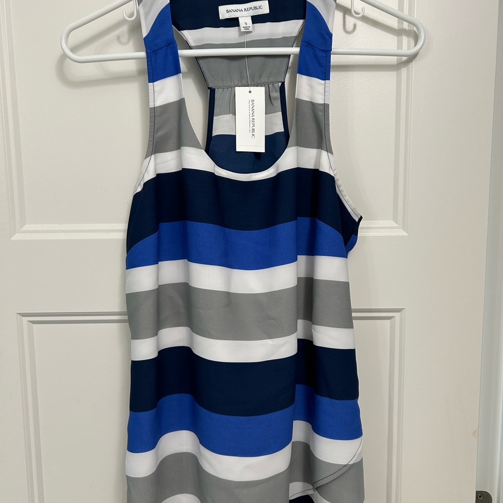 Banana republic razor back shirt- NWT size Small